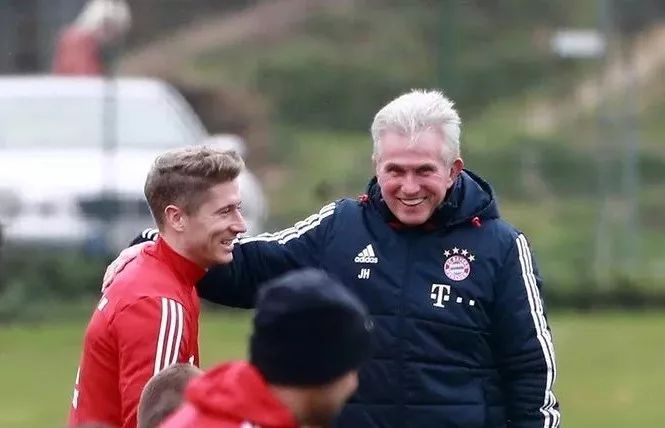 她不仅打破 她不仅打破